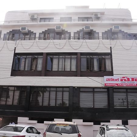 Hotel Surya Rājahmundry Esterno foto