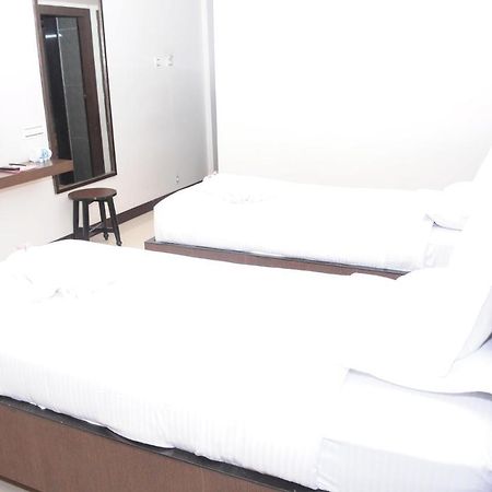 Hotel Surya Rājahmundry Esterno foto