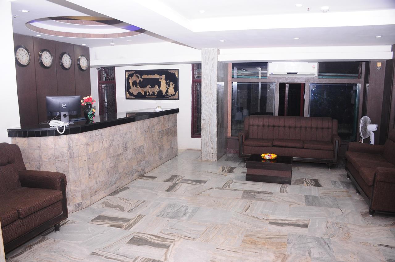 Hotel Surya Rājahmundry Esterno foto