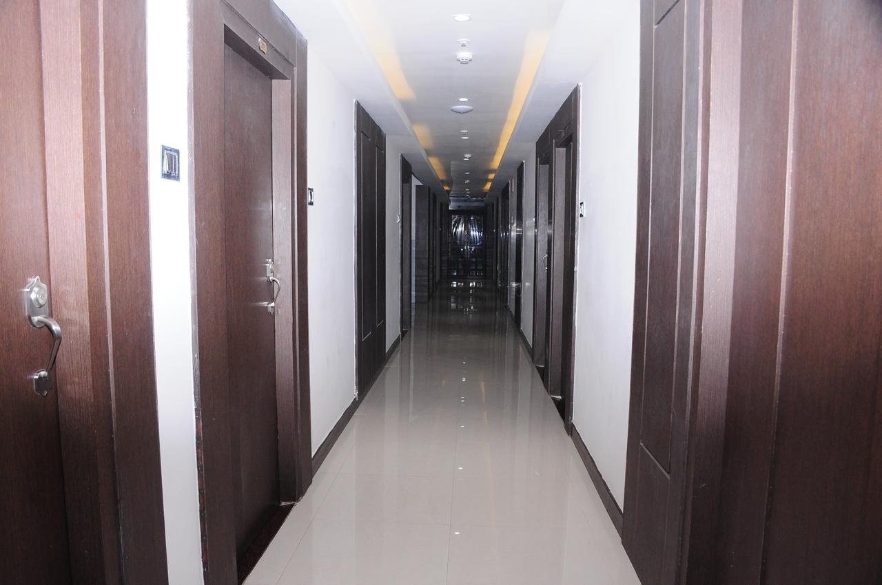 Hotel Surya Rājahmundry Esterno foto