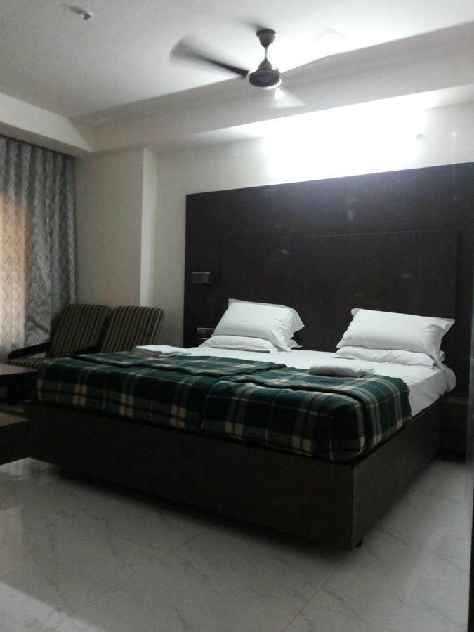 Hotel Surya Rājahmundry Esterno foto