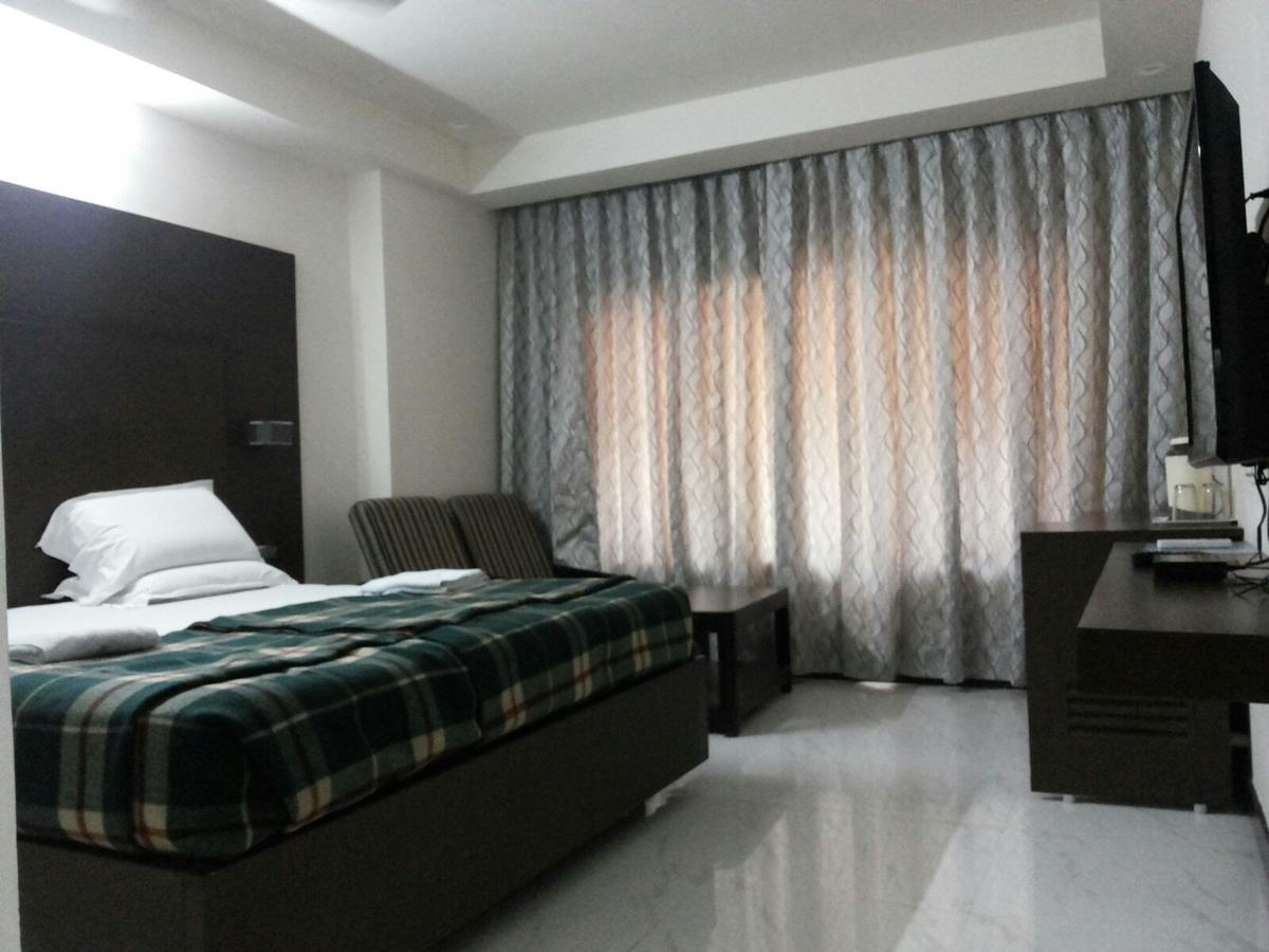 Hotel Surya Rājahmundry Esterno foto