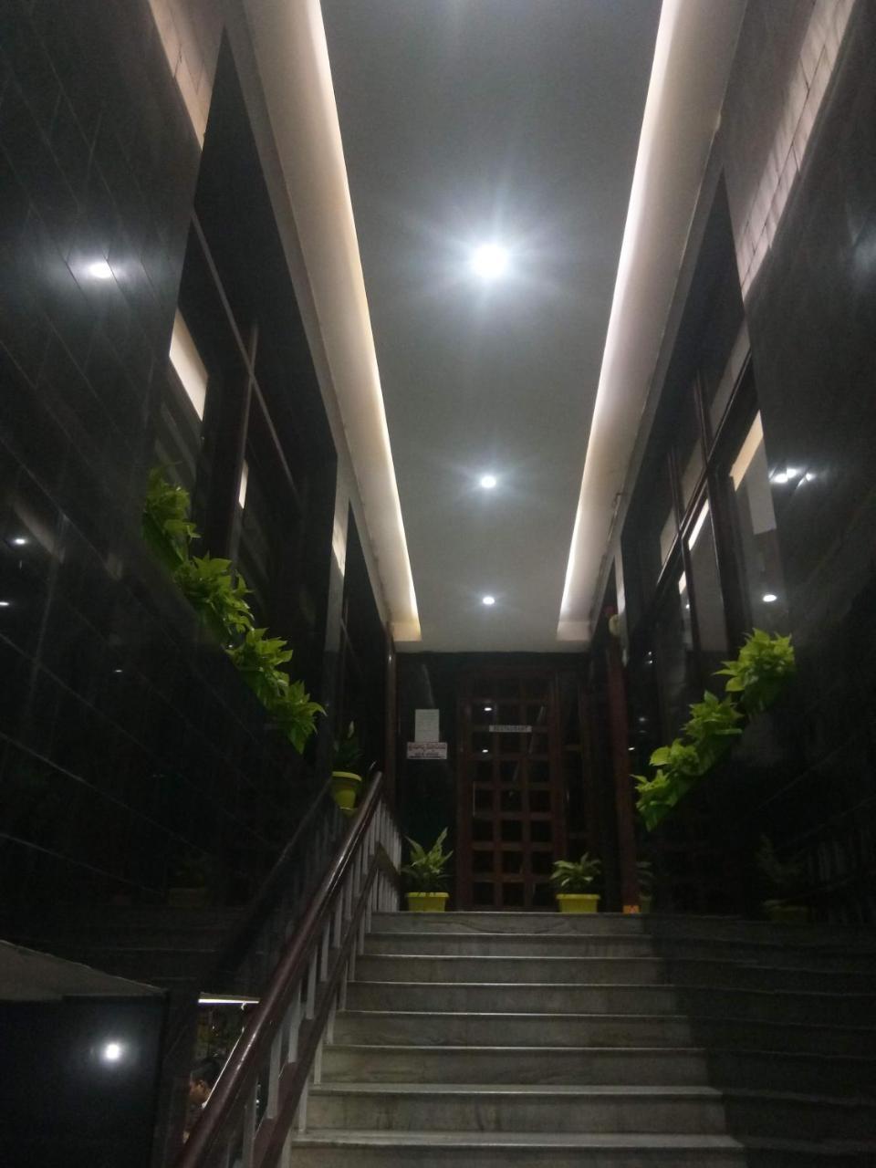 Hotel Surya Rājahmundry Esterno foto