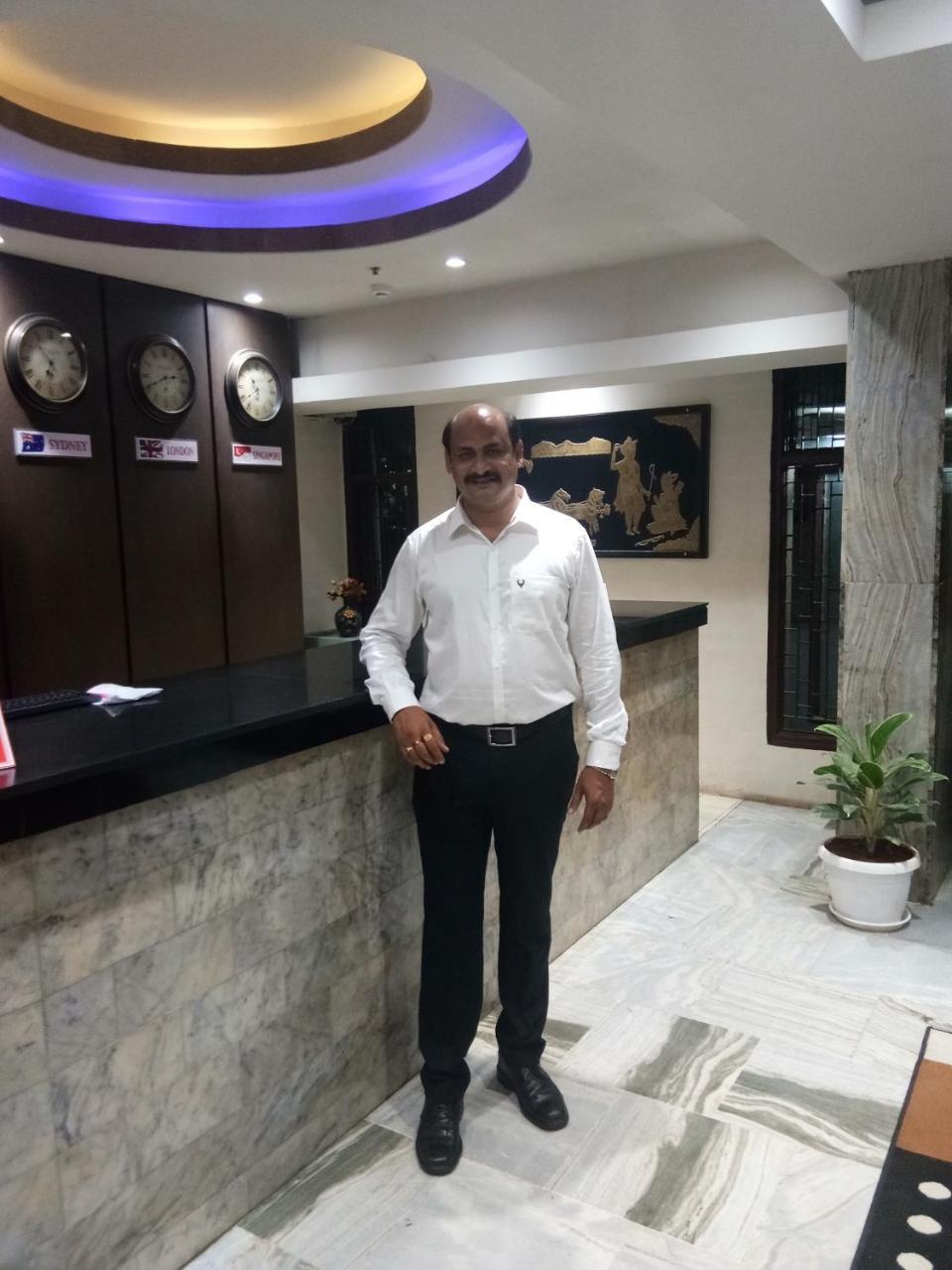 Hotel Surya Rājahmundry Esterno foto