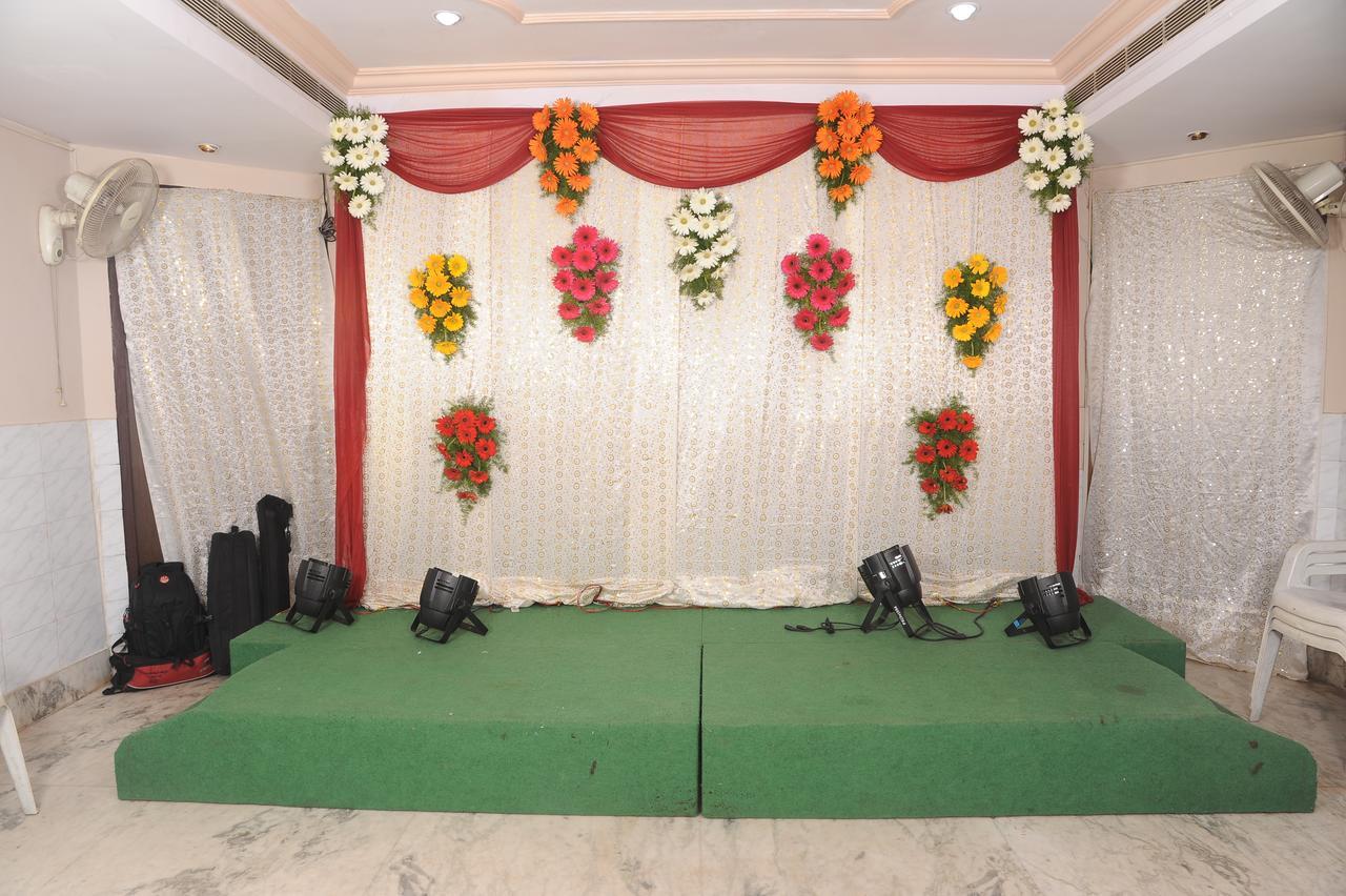 Hotel Surya Rājahmundry Esterno foto